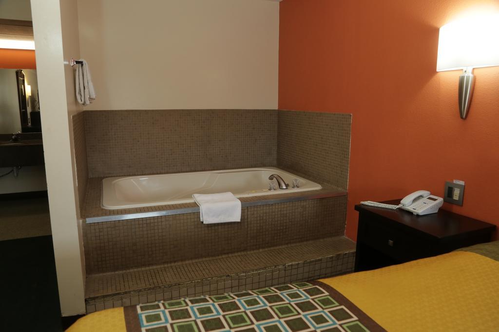 Theroff's Motel 2*