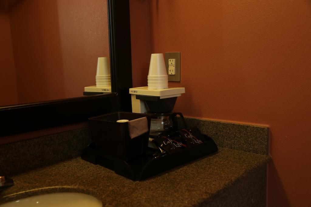 Theroff's Motel 2*