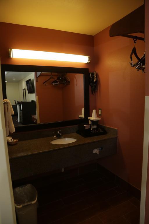 Motel Theroff's 2*