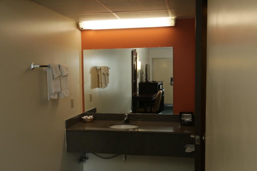 Motel Theroff's 2*