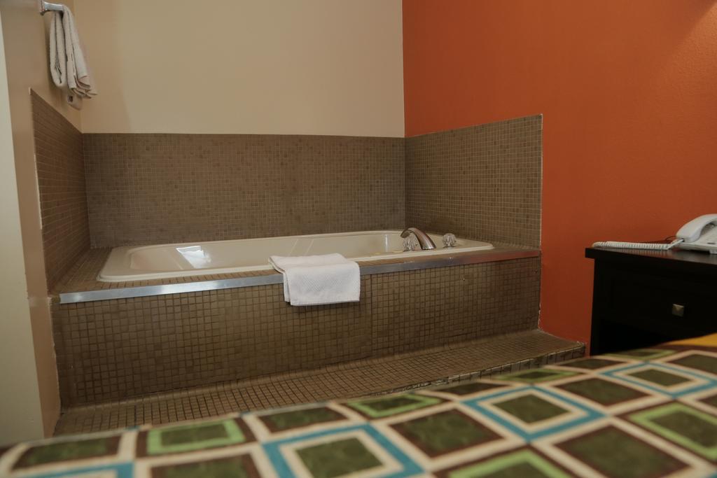 Motel Theroff's