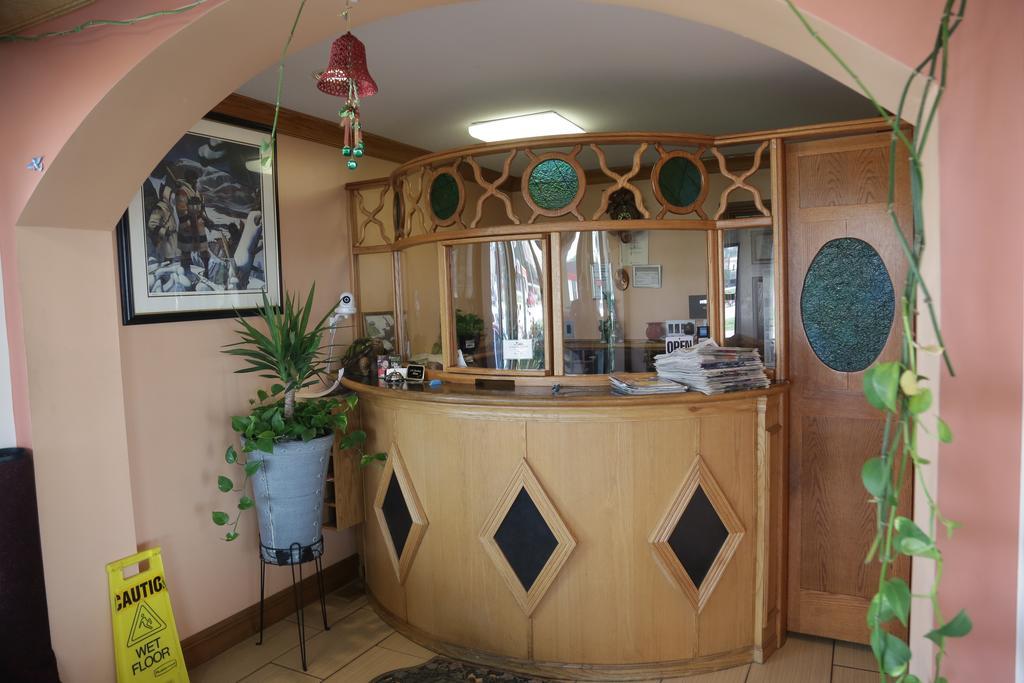 Motel Theroff's 2*
