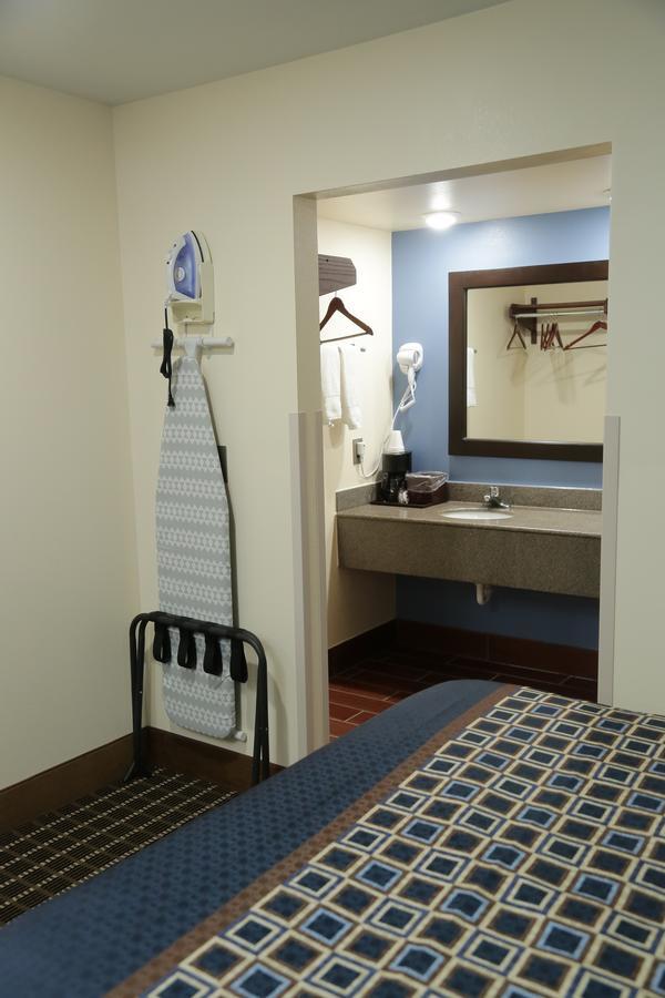 Theroff's Motel 2*